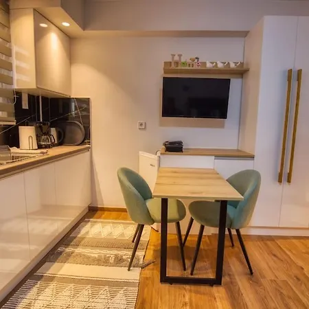 Efi's Little Treasure! * 트리칼라